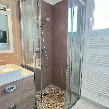 Jolie Maison Avec Jardin A Proximite De La