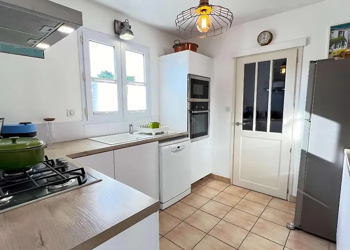 Jolie Maison Avec Jardin A Proximite De La *