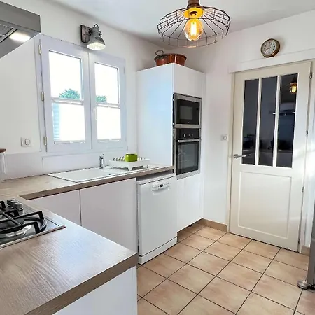 Jolie Maison Avec Jardin A Proximite De La *