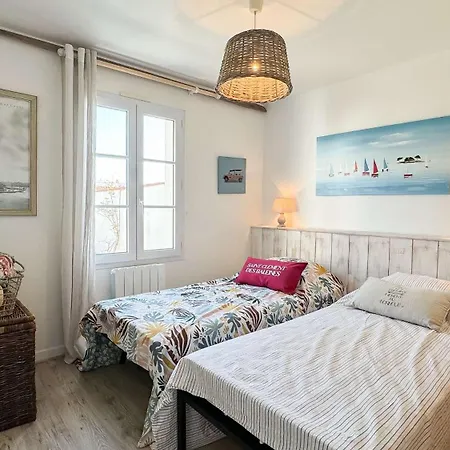 Jolie Maison Avec Jardin A Proximite De La * Saint-Clément-des-Baleines