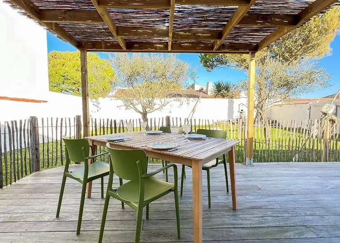 Jolie Maison Avec Jardin A Proximite De La Saint-Clement-des-Baleines