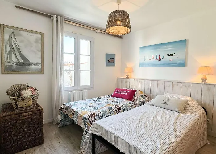 Jolie Maison Avec Jardin A Proximite De La * Saint-Clement-des-Baleines